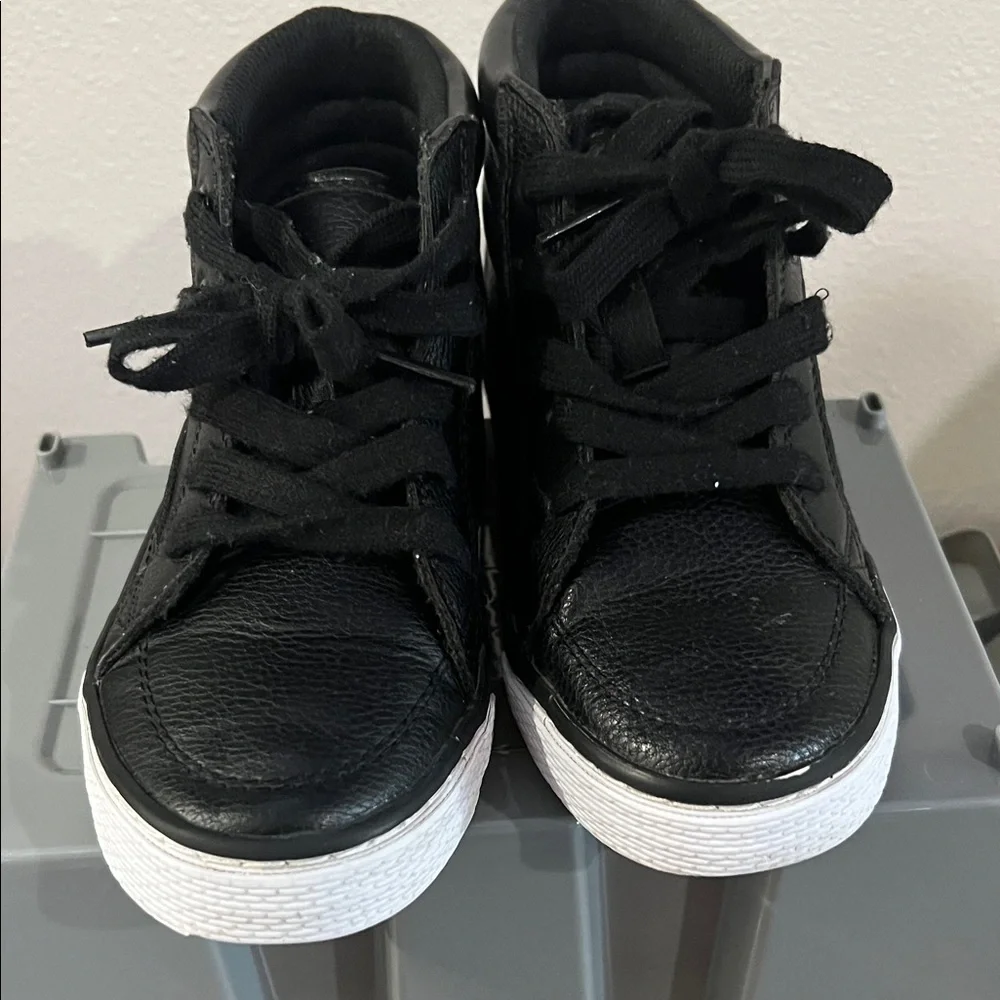 The children’s place Kids Black High-Top‎ Sneakers size 13